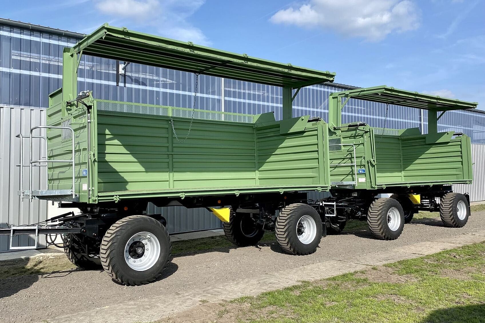 SLMA 16.40 16 Tonnen Chassis mit 500/50-22.5 Bereifung und AZA 160 mit 300mm Aufsätzen